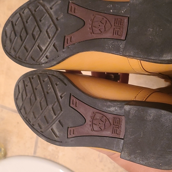 Ariat women's boots - Picture 2 of 4